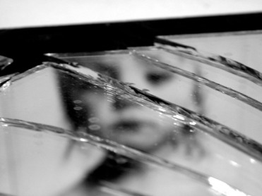 broken-mirror-3-1317214